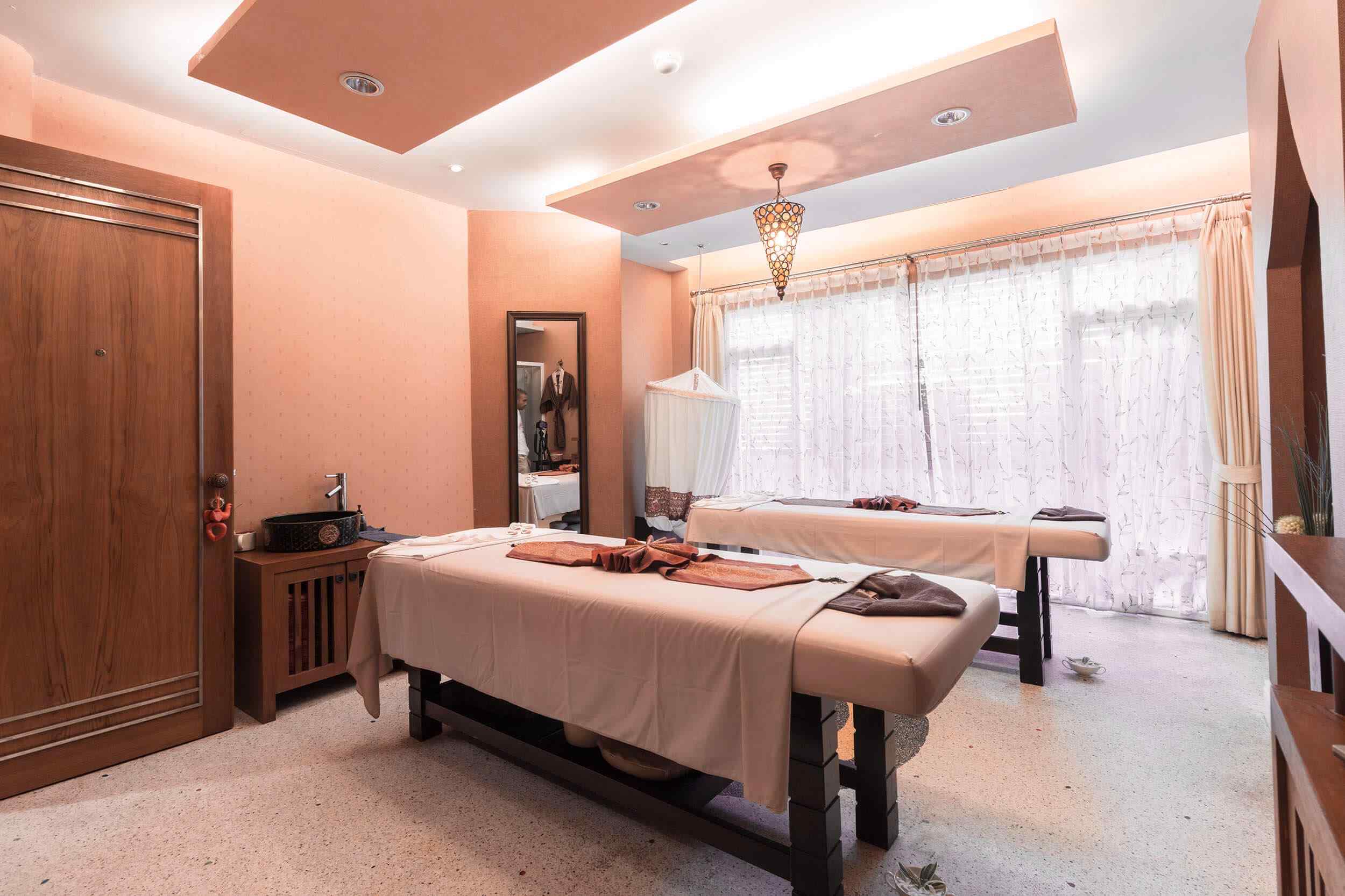 https://bright-crystall.cz/wp-content/uploads/2018/10/spa-inside-bg-2.jpg